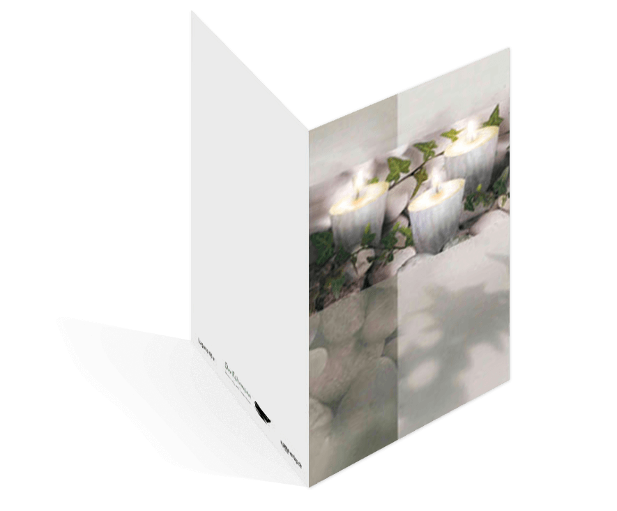 Sterbebildvorlage mit angezundenen Kerzen.